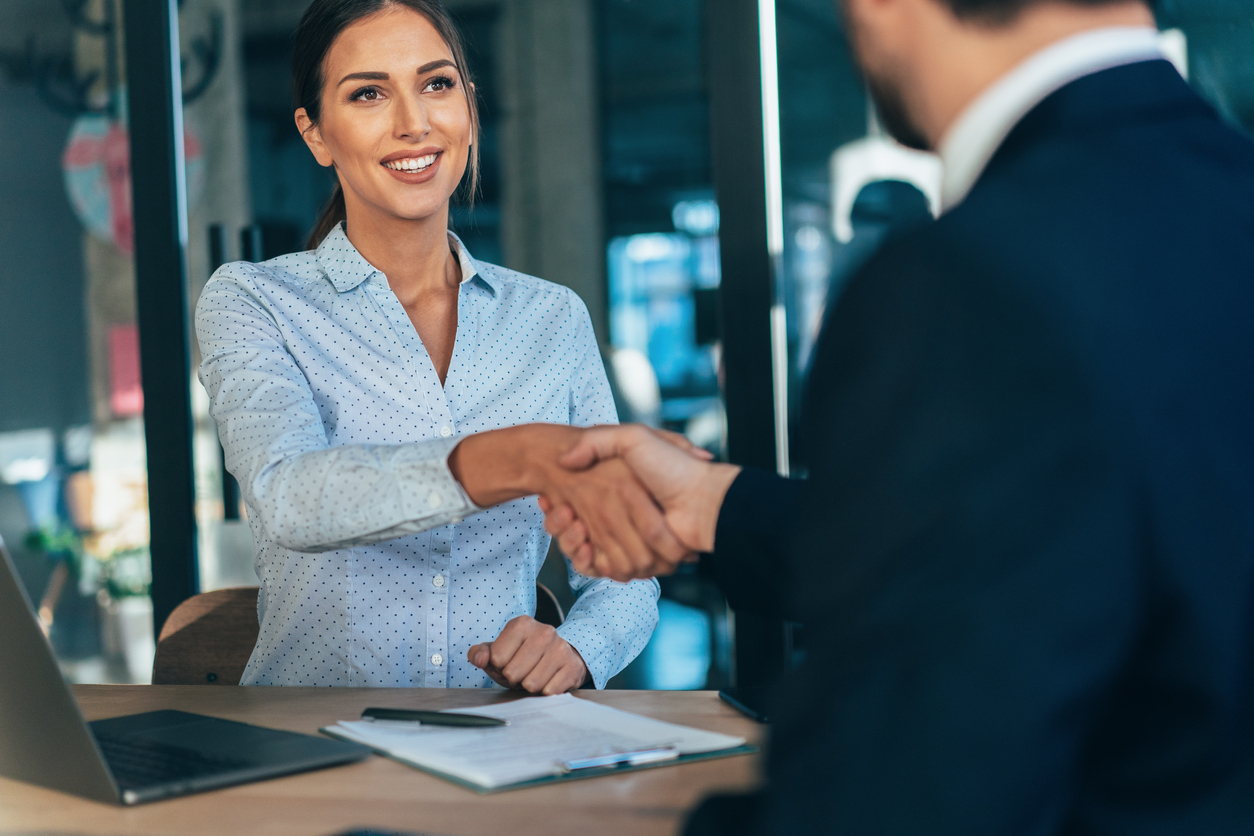 "Exactly how to be Welcomed for Interviews" Business handshake